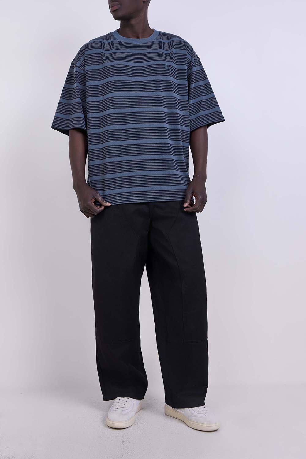 תמונת כל הלוק של מכנסי צ'ינו